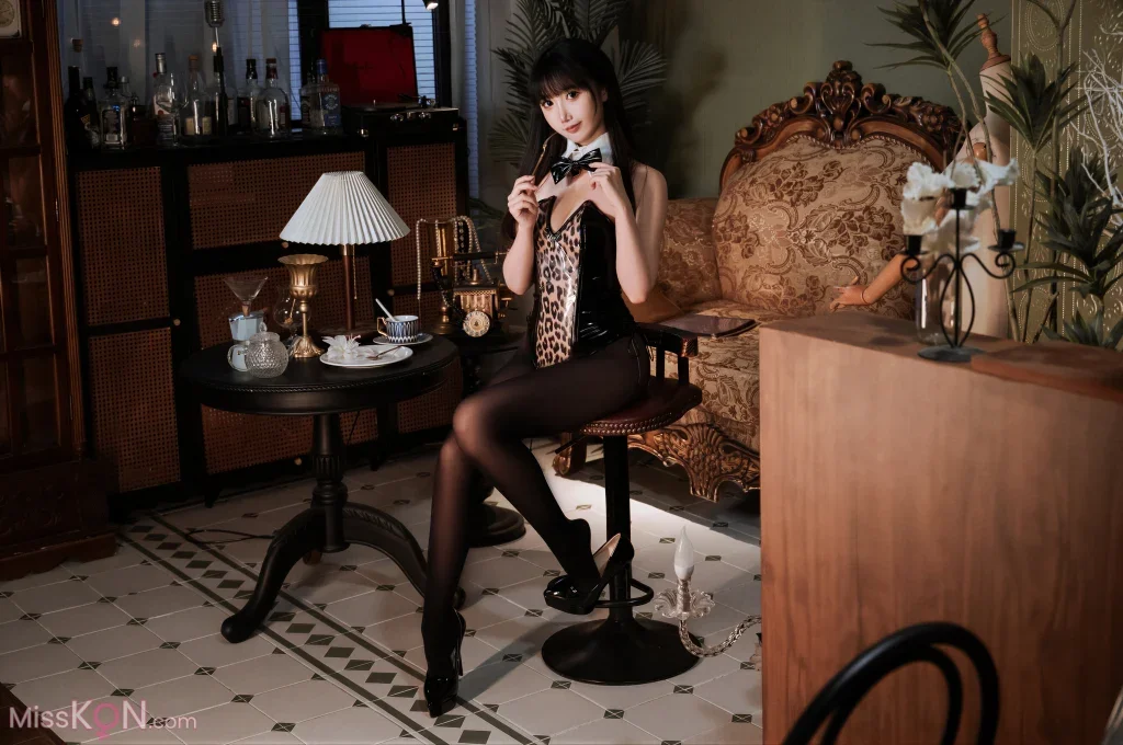 Coser@面饼仙儿: 豹纹兔女郎 (16 photos)