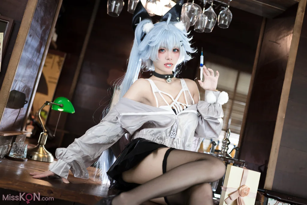 Coser@九柒喵: 少女前线 芙洛伦 药心 (29 photos)