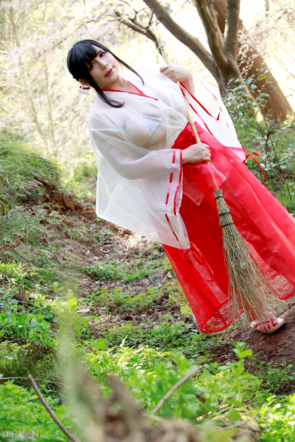 Coser@蝶月真綾: 裏巫女の遊穢れ (199 photos)