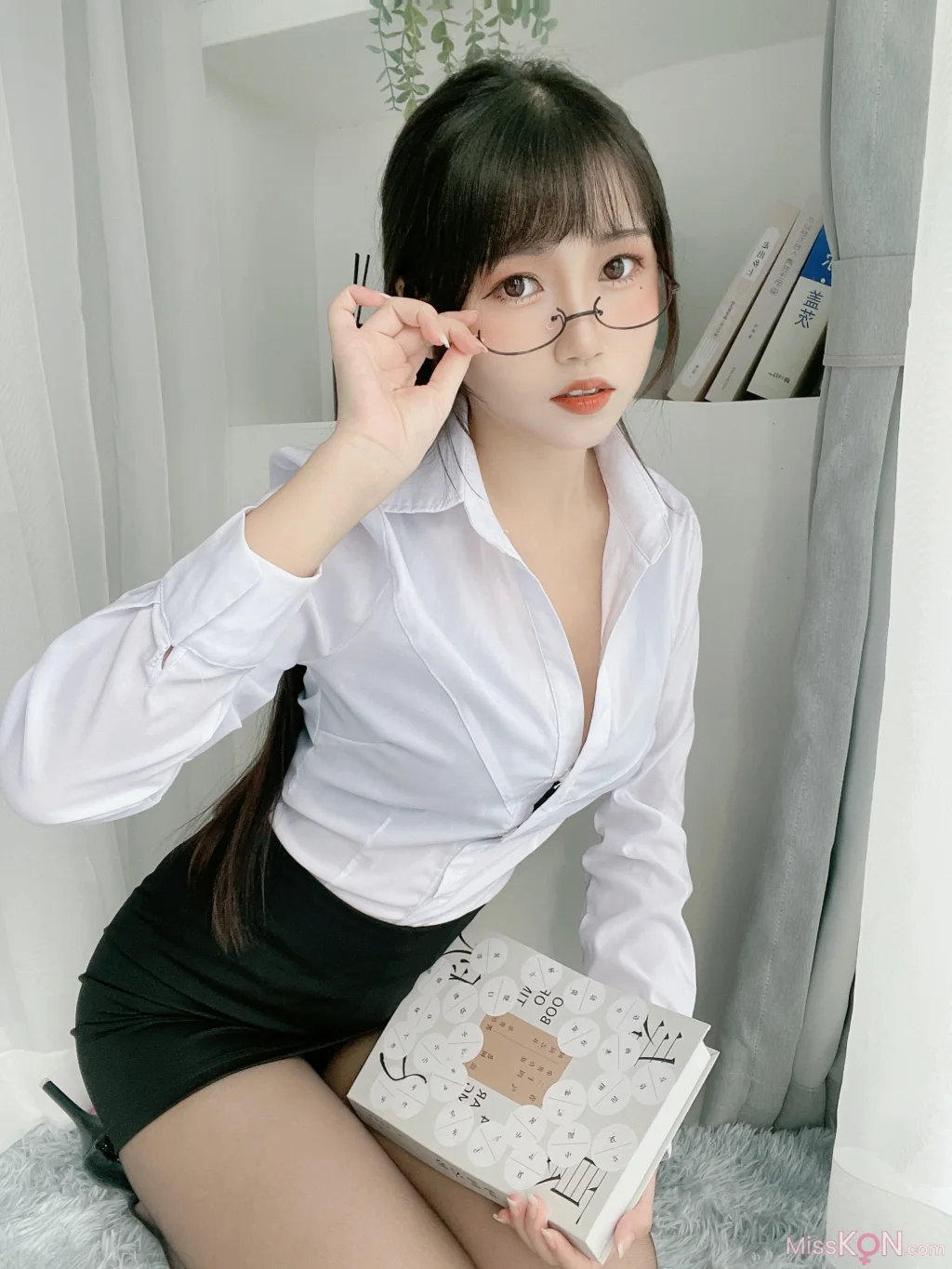 Coser@不呆猫: 黑丝包臀OL (24 photos + 5 videos)