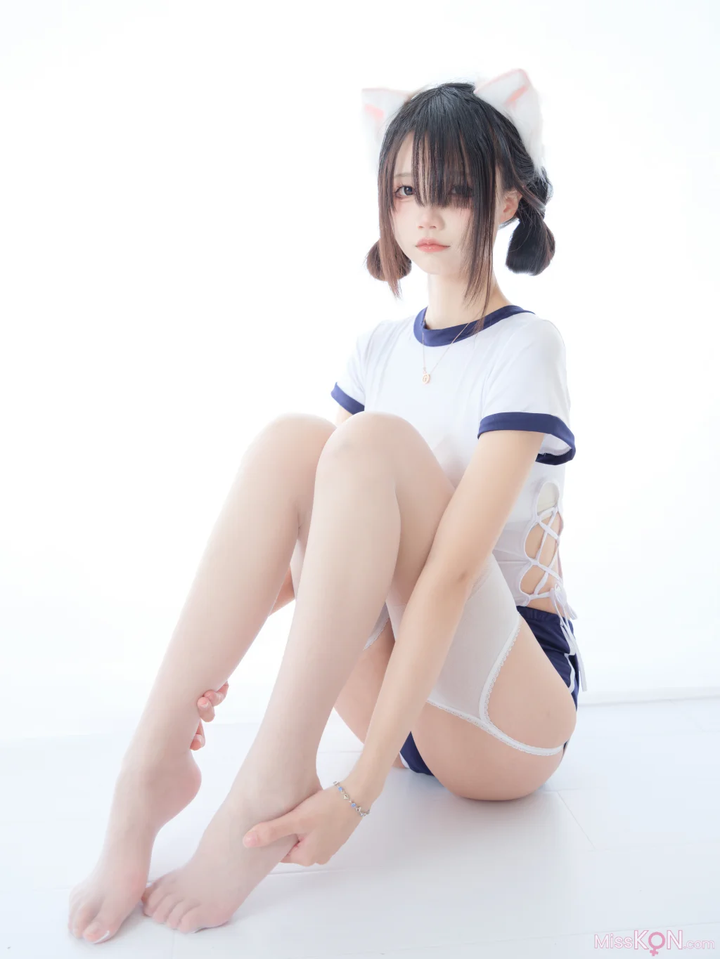 Coser@五更百鬼: 舰长 体操服 猫耳 (25 photos)