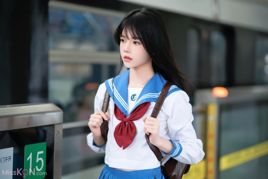 Coser@桜桃喵: 地铁JK (33 photos)