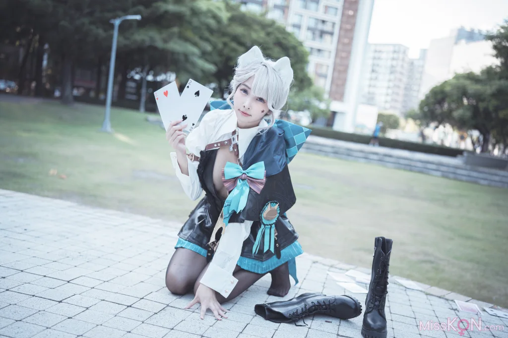 Coser@慕慕Momo: 原神 Genshin 琳妮特的色情魔術 室外 (34 photos)
