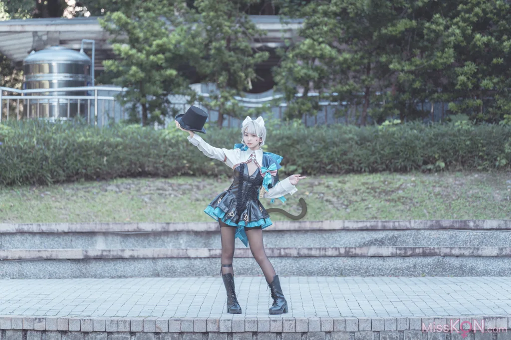 Coser@慕慕Momo: 原神 Genshin 琳妮特的色情魔術 室外 (34 photos)