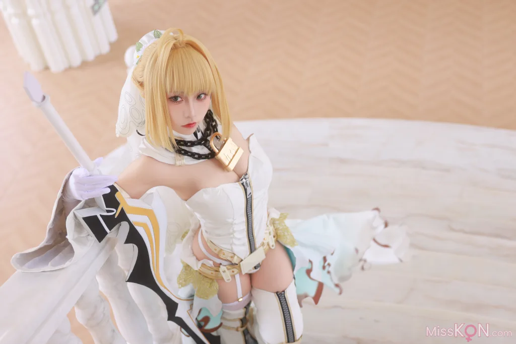 Coser@G44不会受伤: 尼禄花嫁 (43 photos)