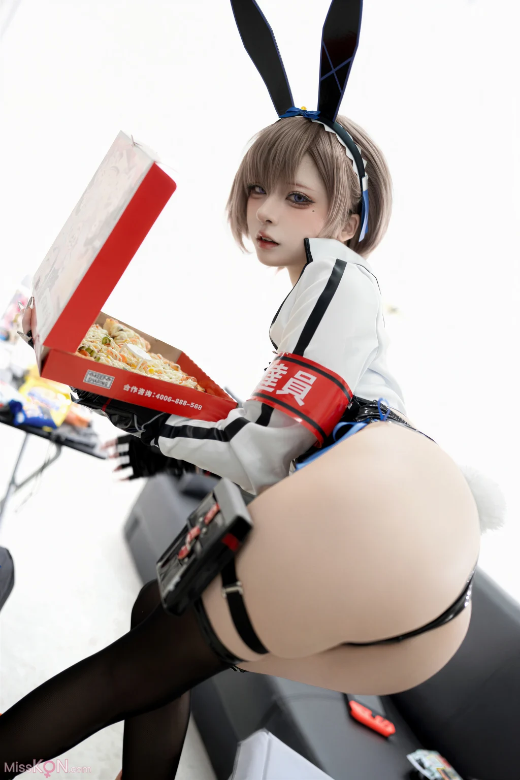 Coser@纸悦Etsu_ko: 外卖兔 (65 photos)