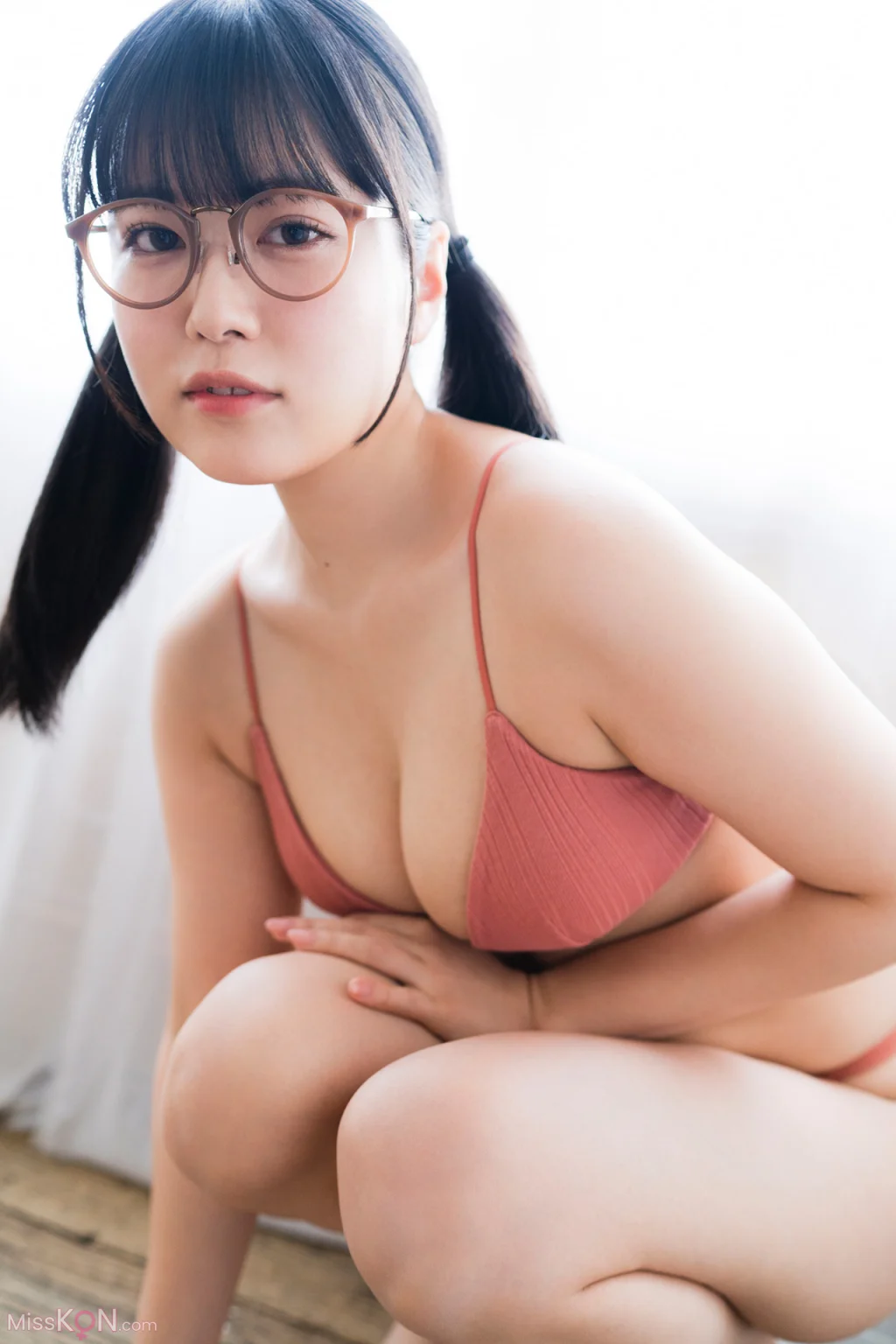 [JP] Shinonome Umi (東雲うみ): FLASHデジタル写真集 女のコの秘密 (81 photos)
