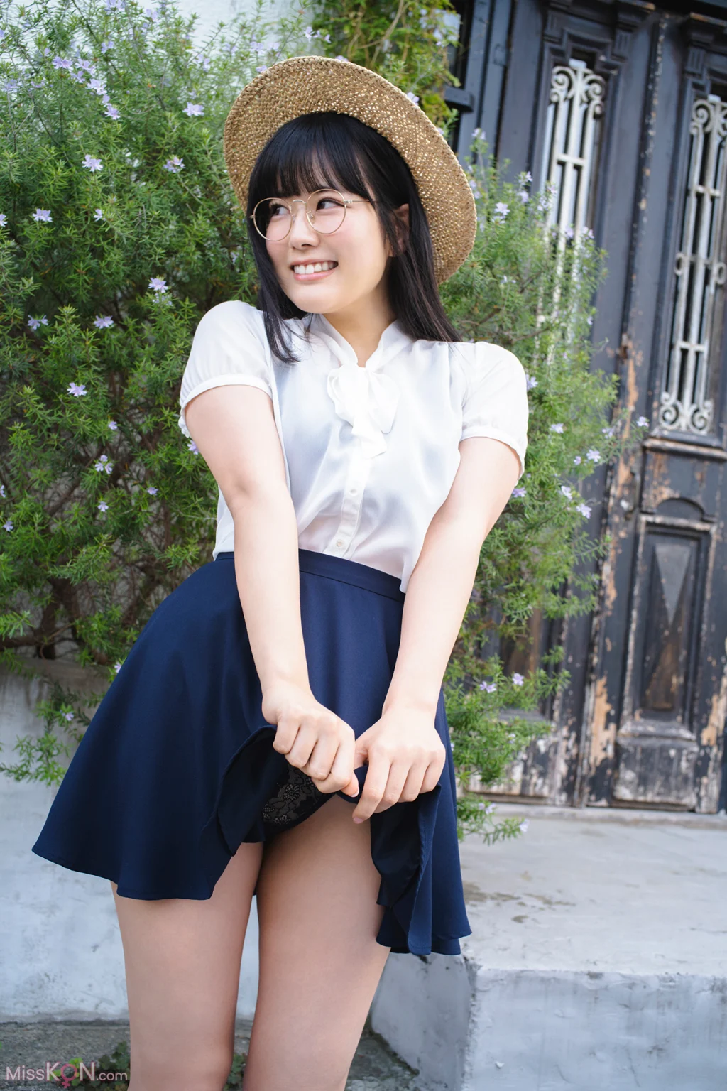 [JP] Shinonome Umi (東雲うみ): FLASHデジタル写真集 女のコの秘密 (81 photos)