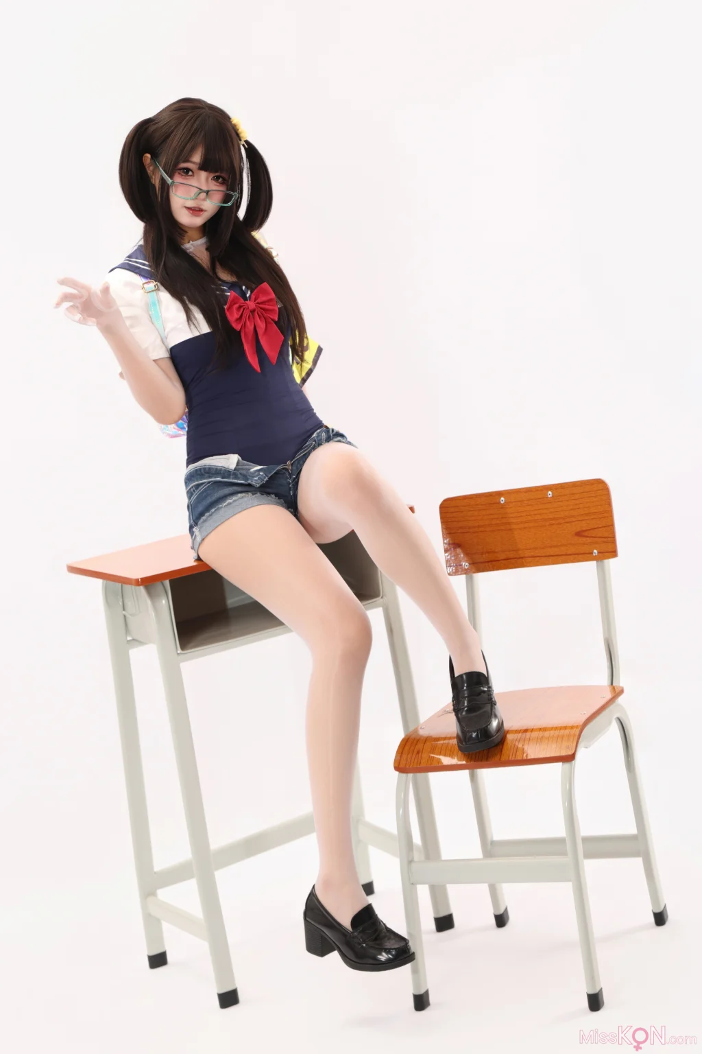 Coser@柒柒要乖哦: 风纪委员 连体白丝死库水 (60 photos)