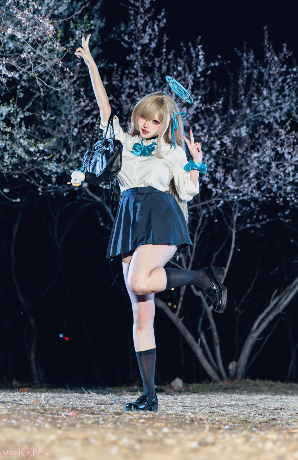 Coser@soso嗖嗖: 蔚蓝档案 明日奈 夜樱户外 (39 photos)