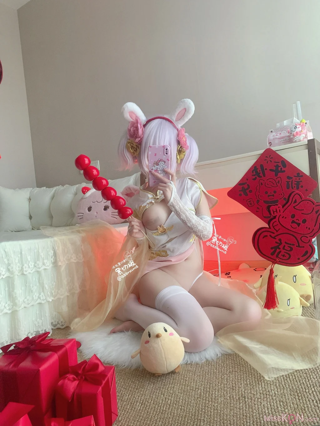 Coser@哎我黑切讷: 碧蓝航线拉菲新春旗袍五指袜 (38 photos + 3 videos)