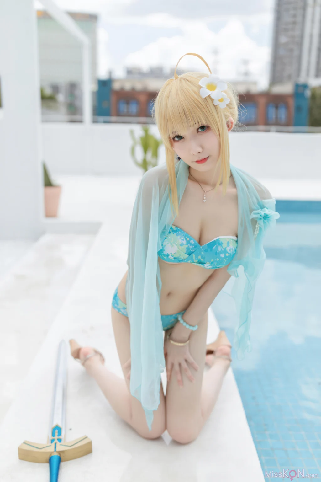 Coser@封疆疆v: FGO Saber 泳装 (49 photos)