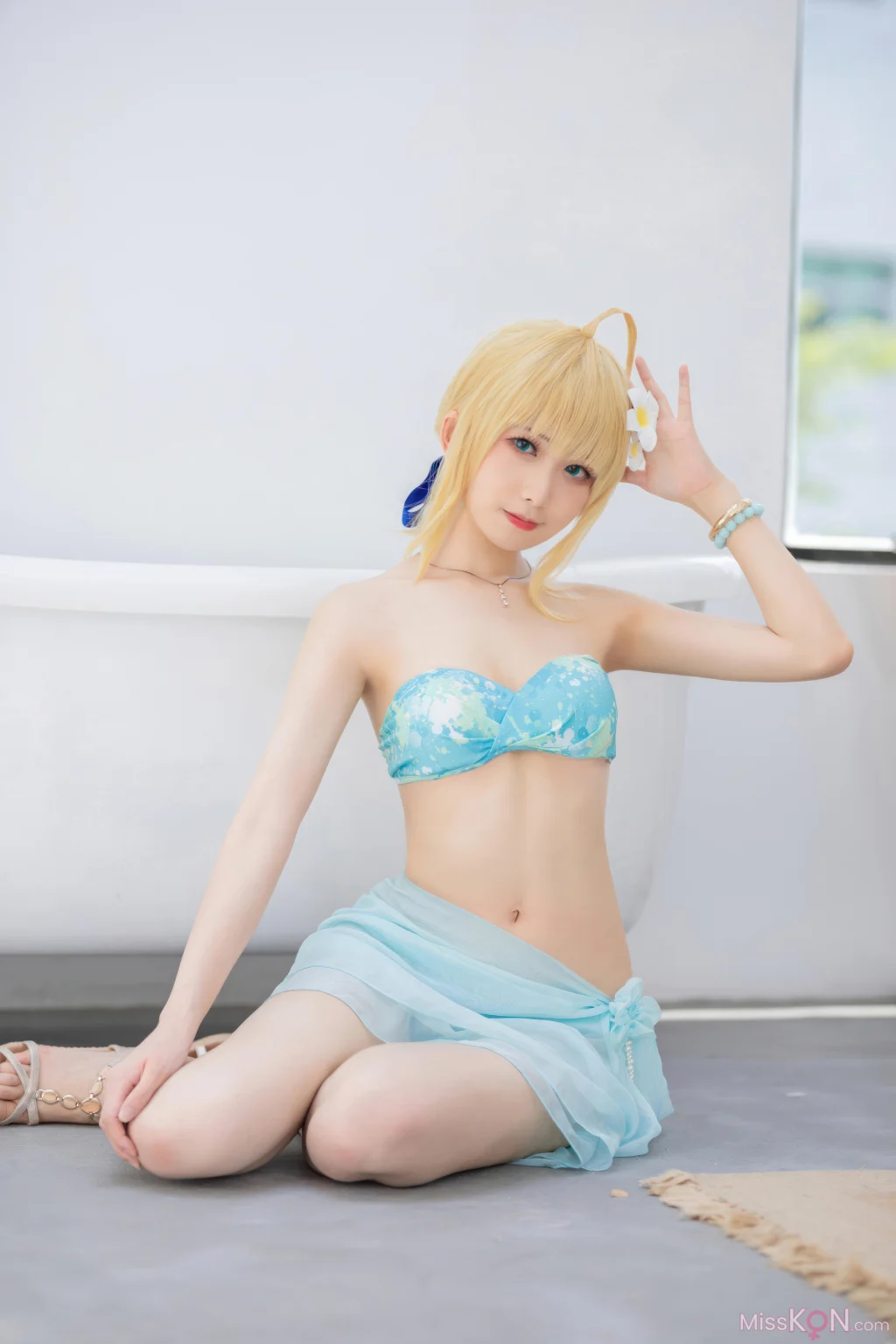 Coser@封疆疆v: FGO Saber 泳装 (49 photos)