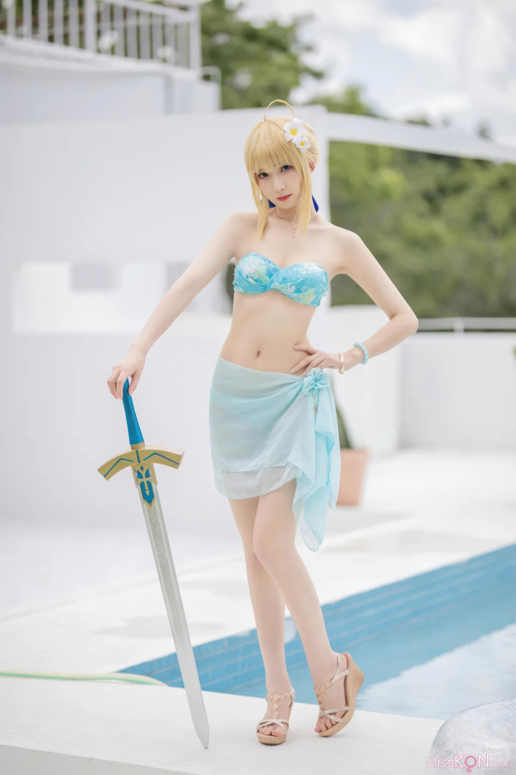 Coser@封疆疆v: FGO Saber 泳装 (49 photos)