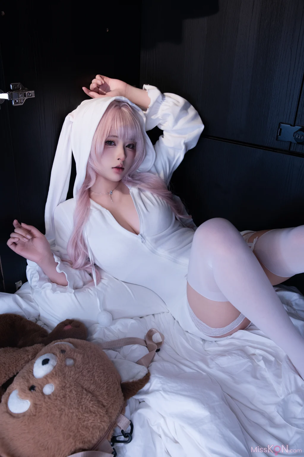 Coser@清水由乃: 衣柜里的兔子 (71 photos + 1 video)