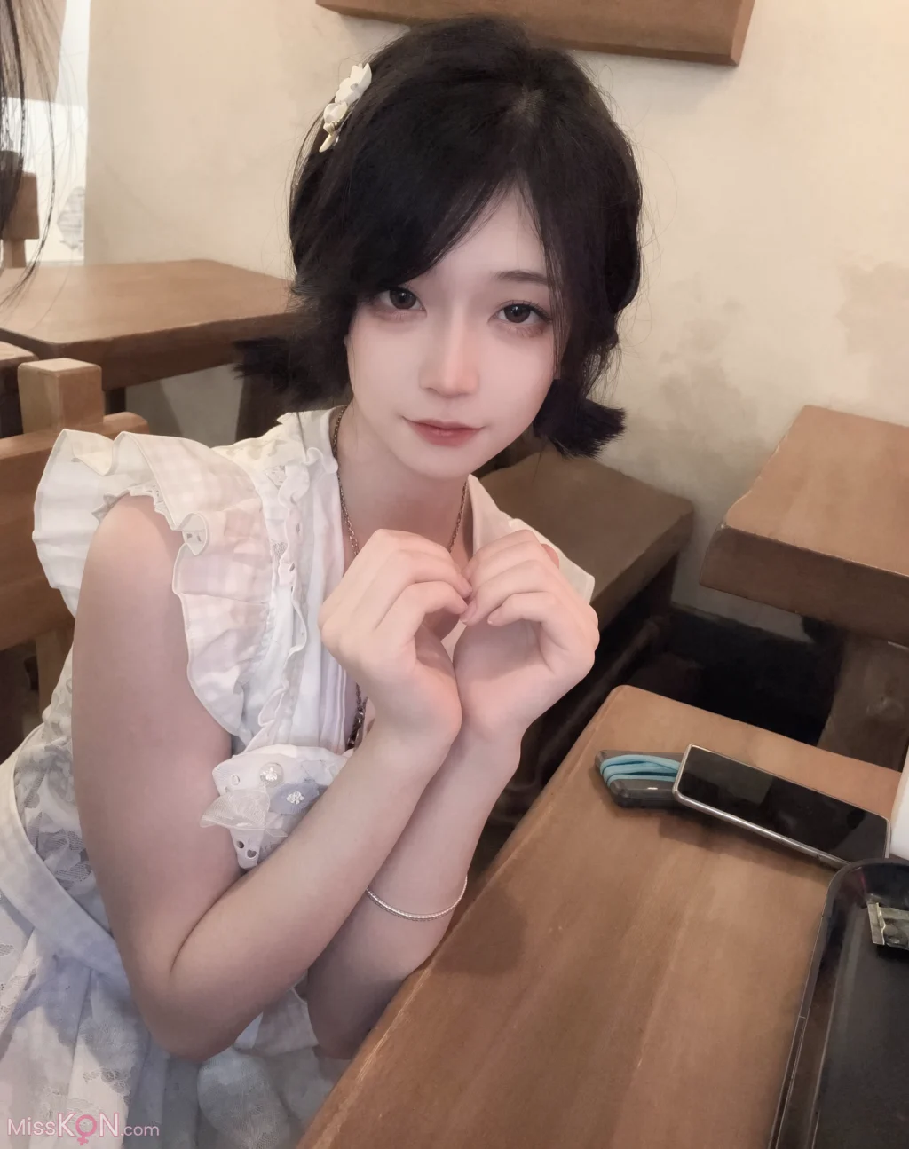 [OtherXXX] 虎皮折耳猫: 极品白虎骚萝莉 (28 photos + 17 videos)