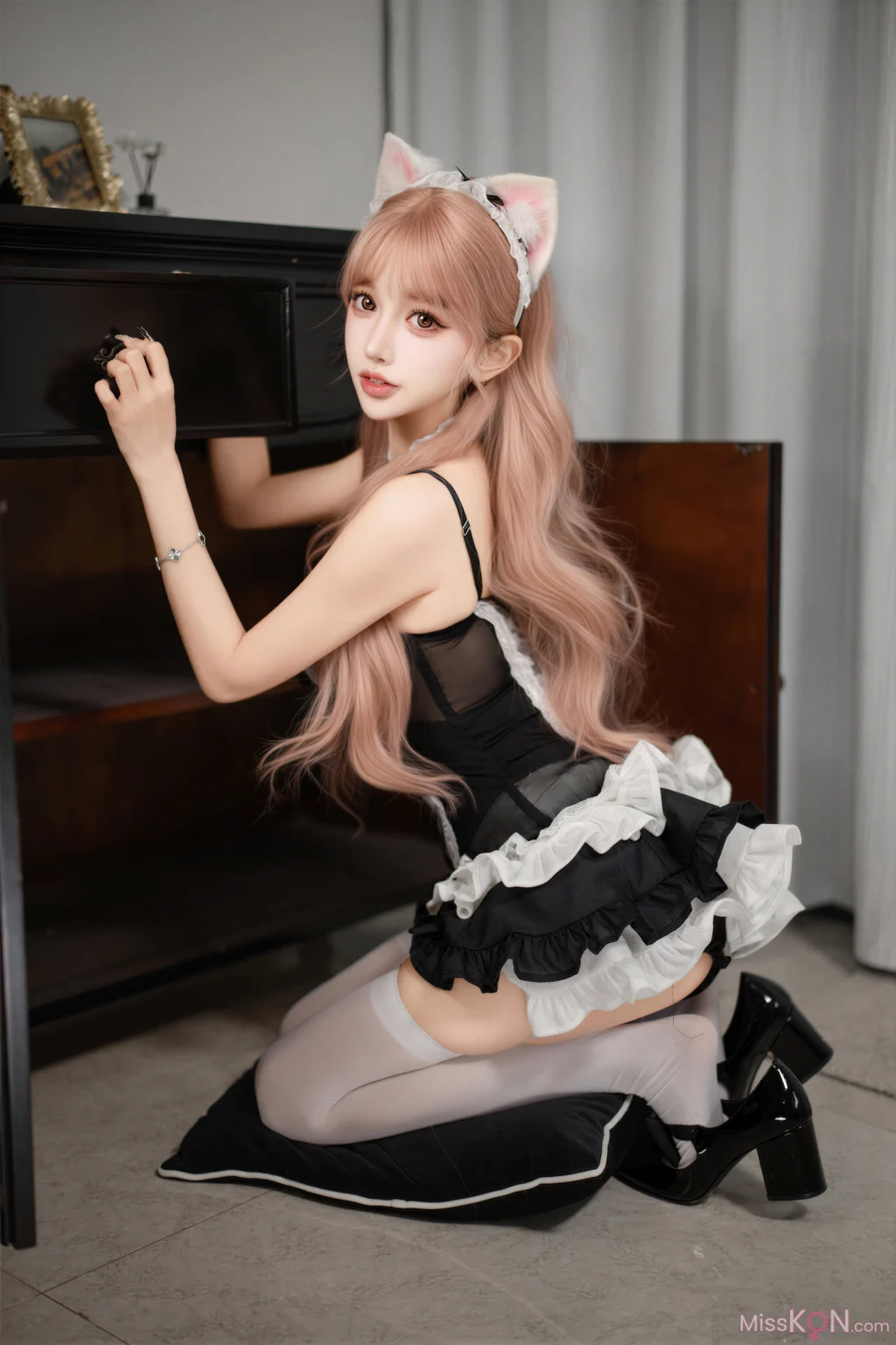 Coser@过期米线线喵: 小猫女仆 (53 photos)