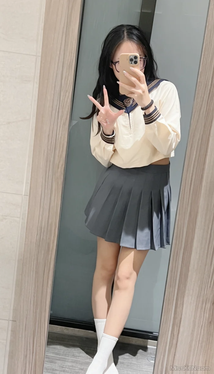 [OtherXXX] 女友小Y: 白虎反差婊子福利姬 (42 photos + 7 videos)