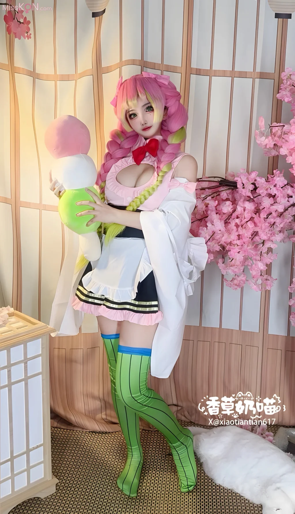Coser@香草奶喵: 鬼灭之刃 甘露寺蜜璃 典藏版 (204 photos + 71 videos)