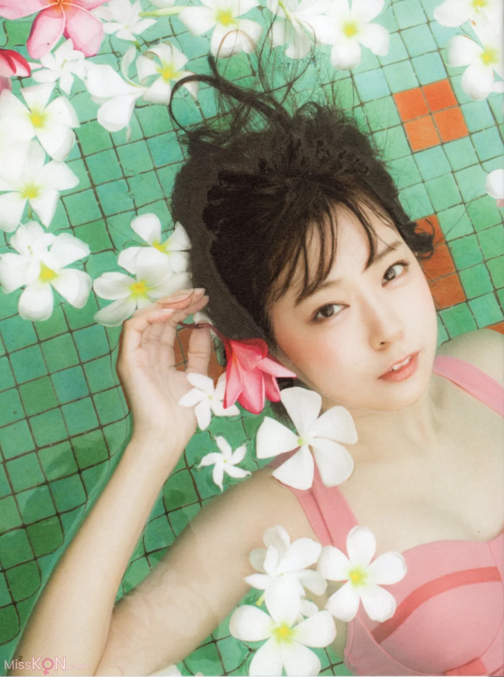 [JP] Miyuki Watanabe (渡辺美優紀): ファーストスタイルブック MILKY (160 photos)