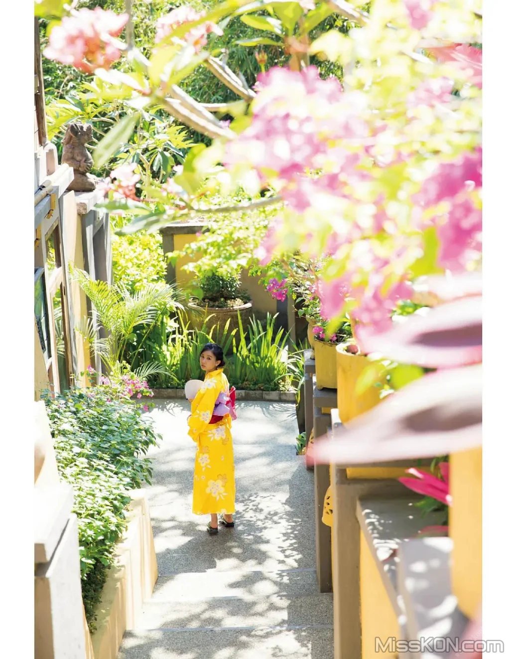 Yui Ito (伊藤優衣): With YUI (82 photos) 11 Yui Ito (伊藤優衣): With YUI (82 photos) 11