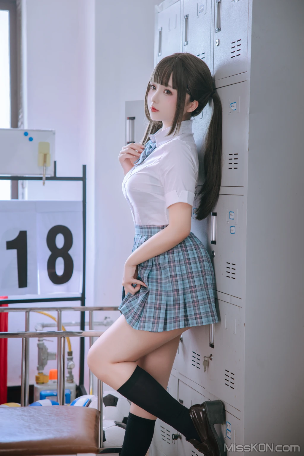Coser@日奈娇: 更衣室 (195 photos) 