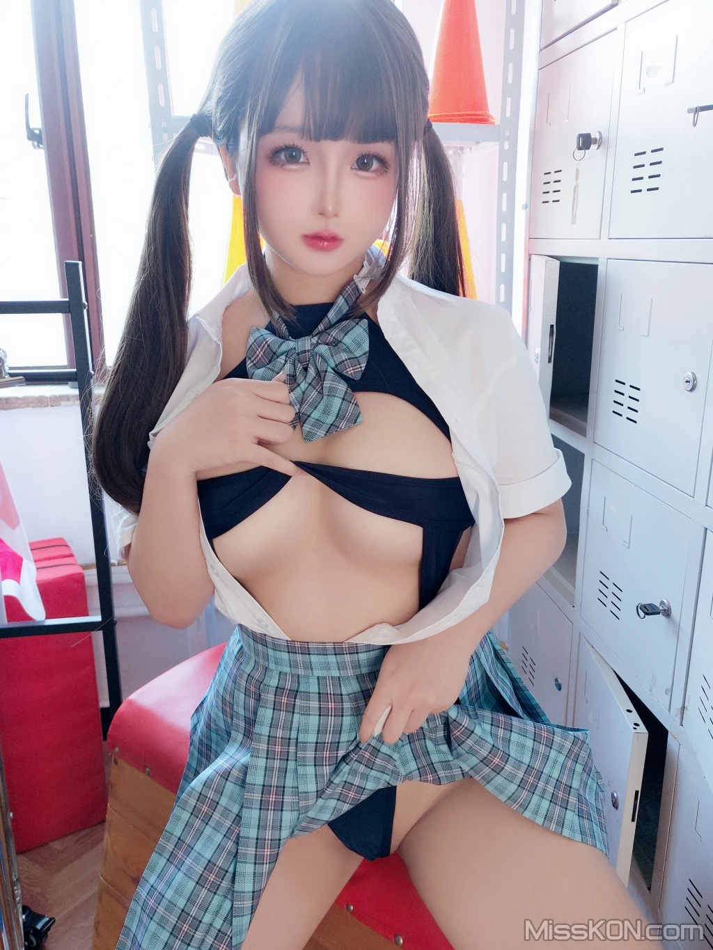 Coser@日奈娇: 更衣室 (195 photos) 17 Coser@日奈娇: 更衣室 (195 photos) 17