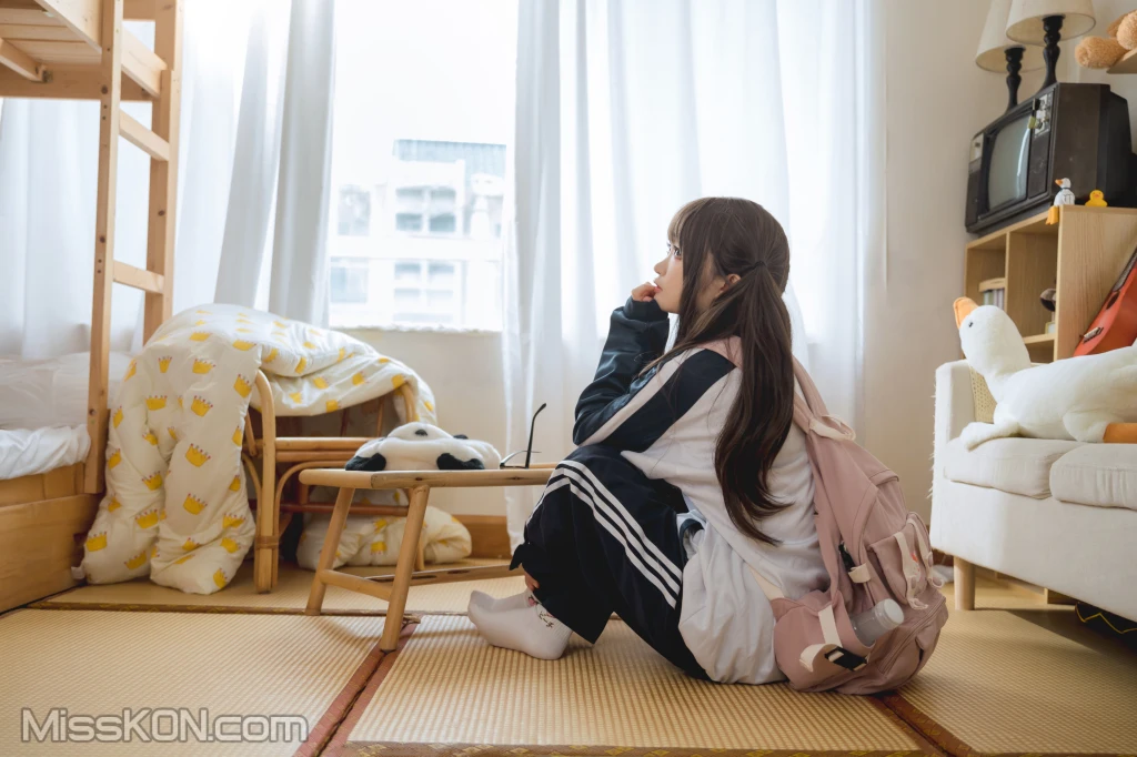 Coser@神沢永莉: 家庭作业 (73 photos) 