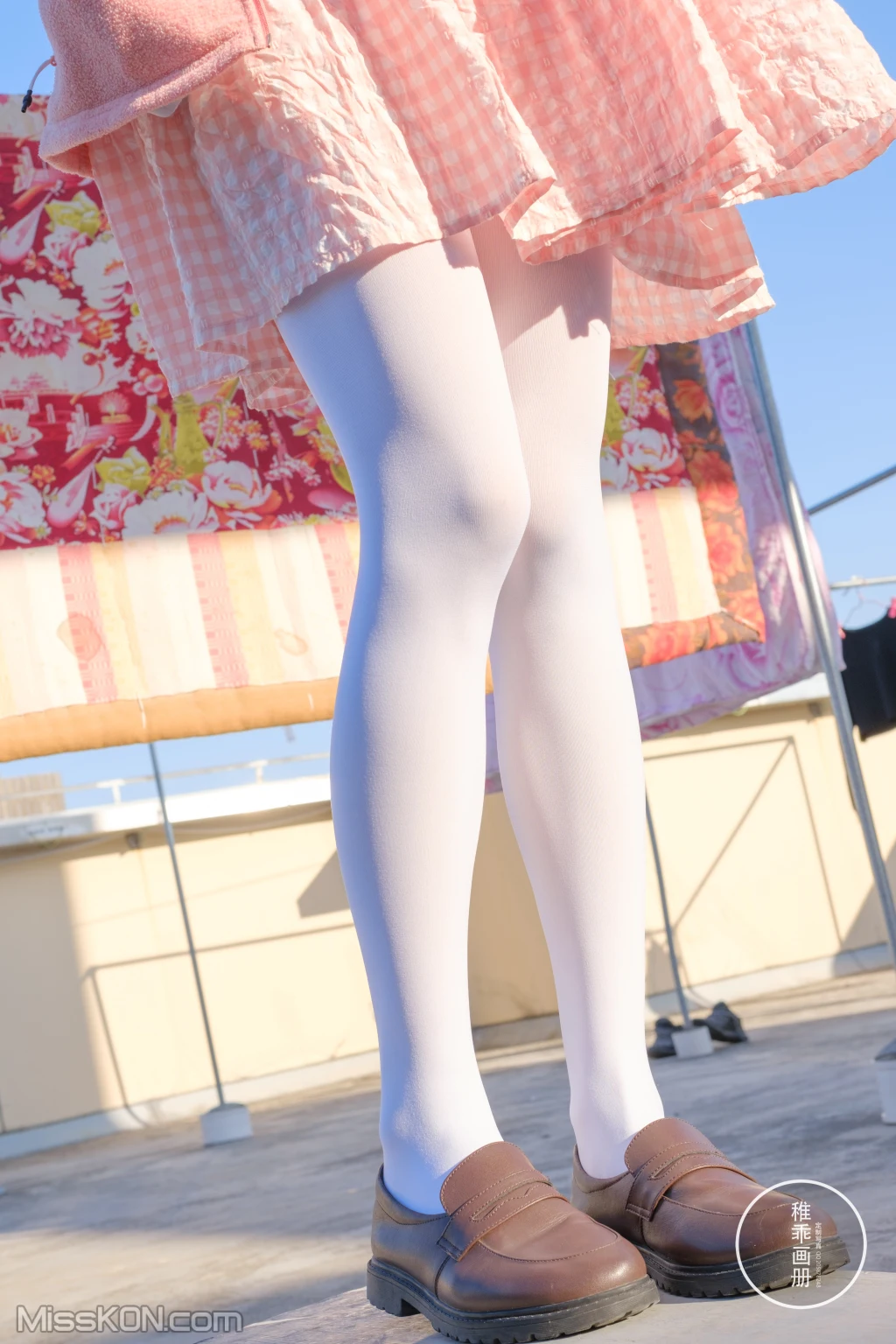 Coser@稚乖画册: 晴空 06 夜夜 天台粉裙 (82 photos) 