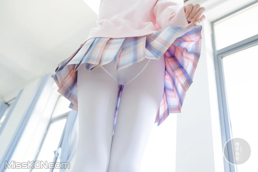 Coser@稚乖画册: 晴空04 夜夜 80d 白丝jk (63 photos ) 