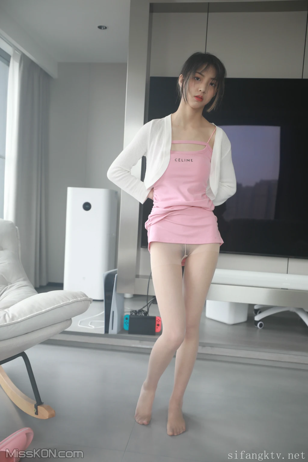 雪儿 – R18 定制私拍 无内肉丝 (70 photos) 