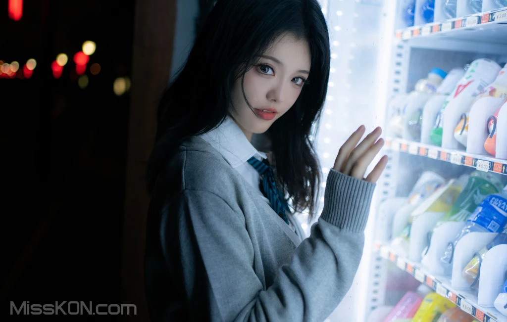 Coser@桃良阿宅: 外出JK (43 photos) 