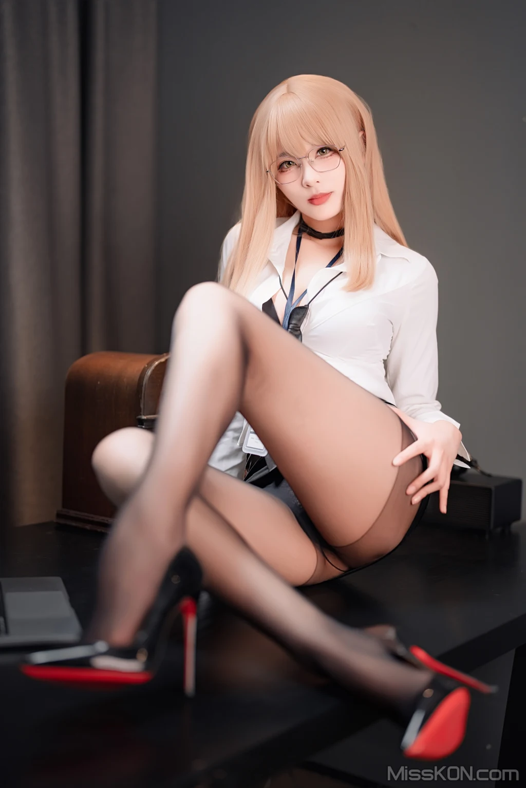 Coser@轩萧学姐: 艾玛OL (176 photos ) 0 Coser@轩萧学姐: 艾玛OL (176 photos ) 0