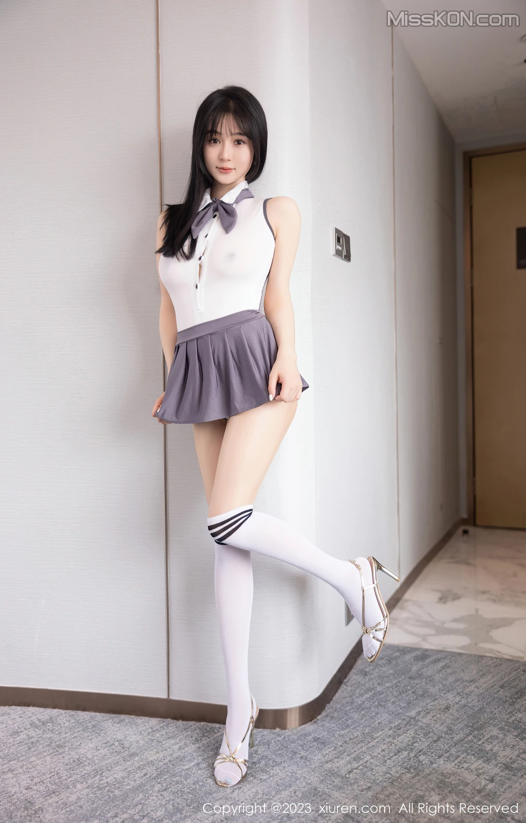 XIUREN No.6811 – 6818 (665 photos) 15 XIUREN No.6811 – 6818 (665 photos) 15