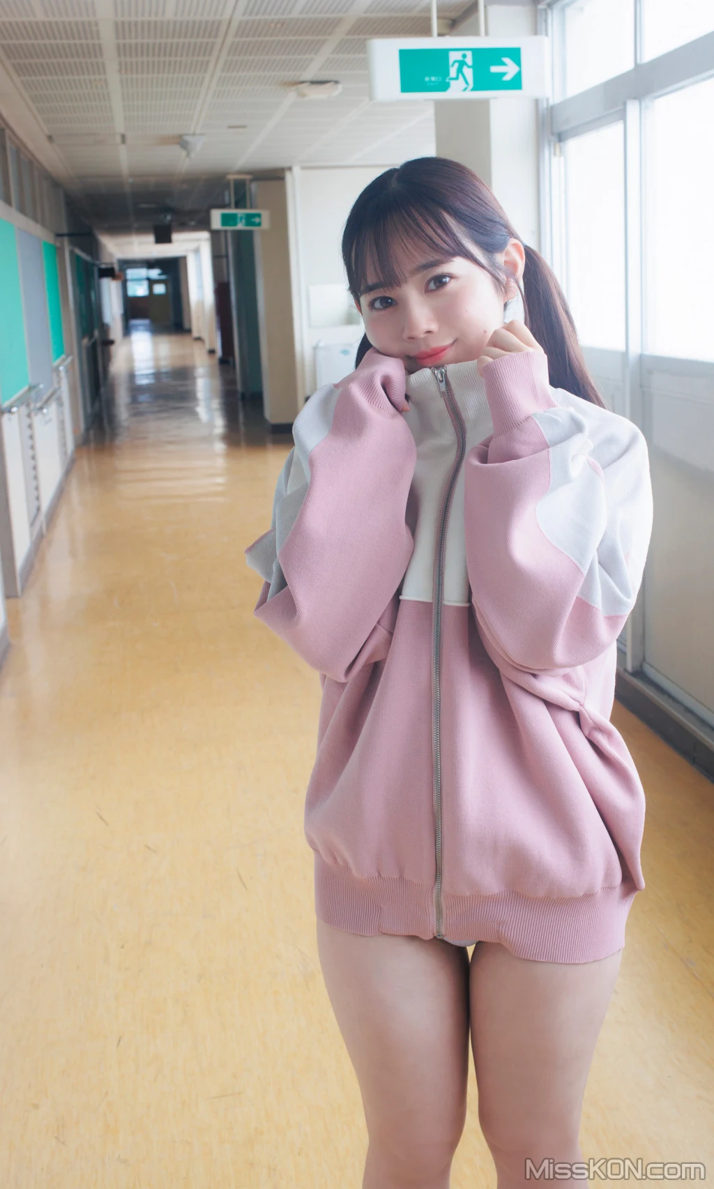 Saeko Kondo (近藤沙瑛子): 夏の扉を開いたあの日の教室で (56 photos) 