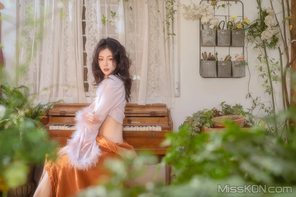 Coser@桃良阿宅: 小院 (55 photos) 