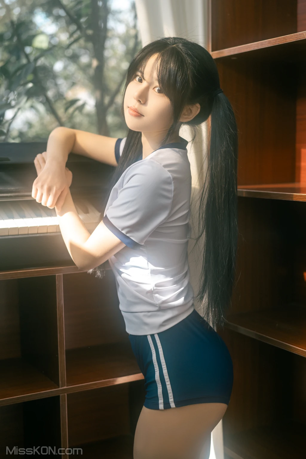 Coser@rua阮阮: 春の更衣室-体操服 (47 photos) 
