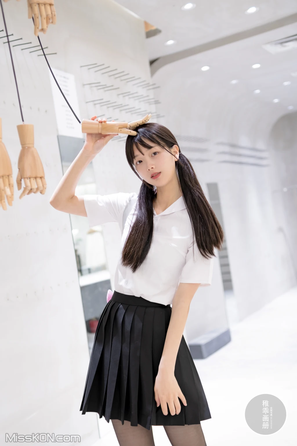 Coser@稚乖画册: 夜夜 逛街13d黑丝 (60 photos) 