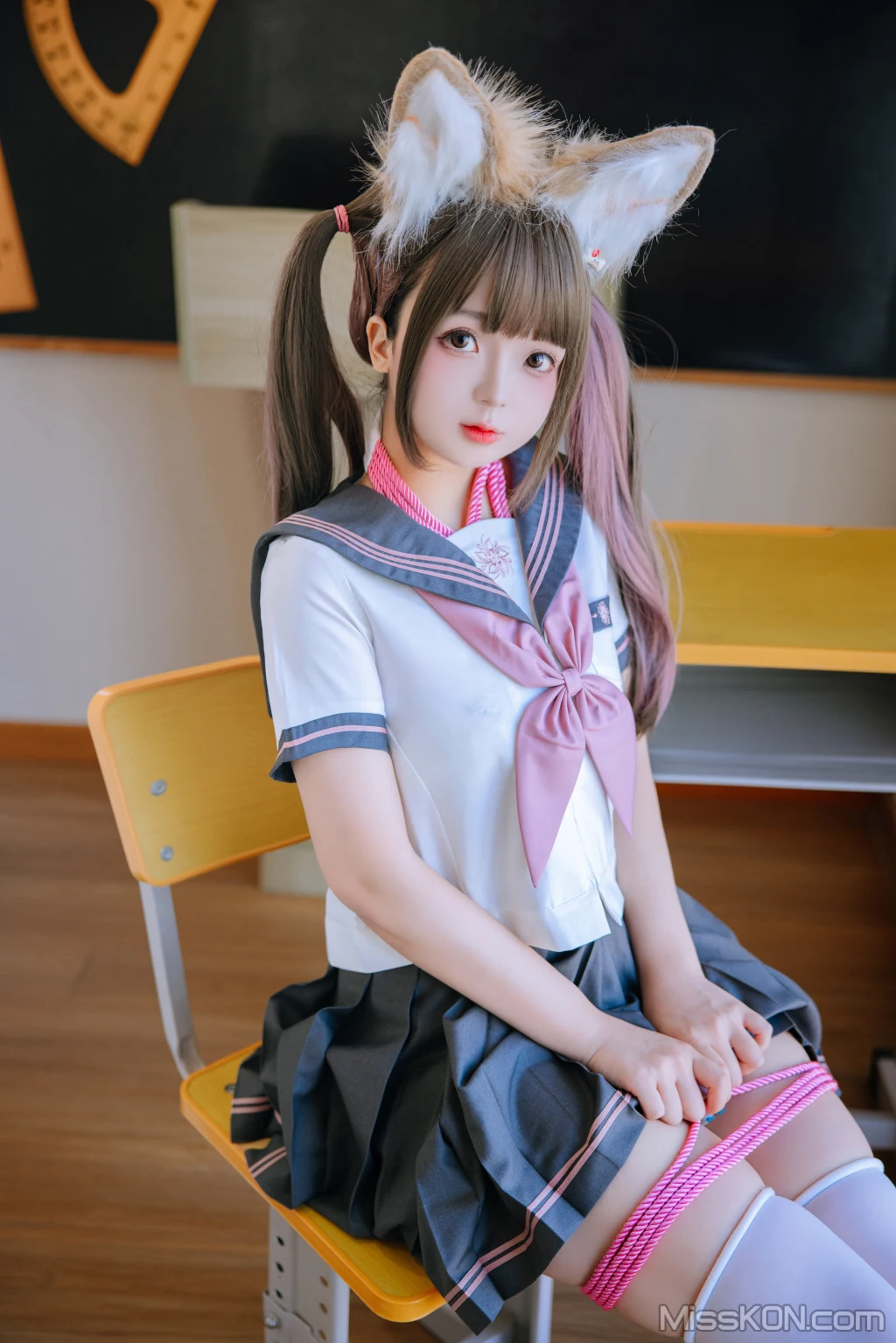 Coser@日奈娇: 课桌捆绑 (150 photos ) 