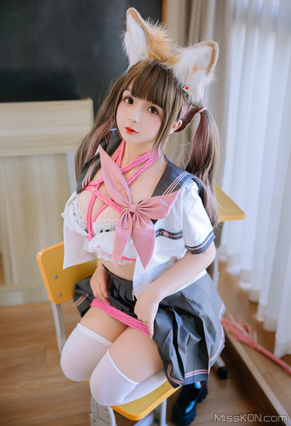 Coser@日奈娇: 课桌捆绑 (150 photos ) 17 Coser@日奈娇: 课桌捆绑 (150 photos ) 17