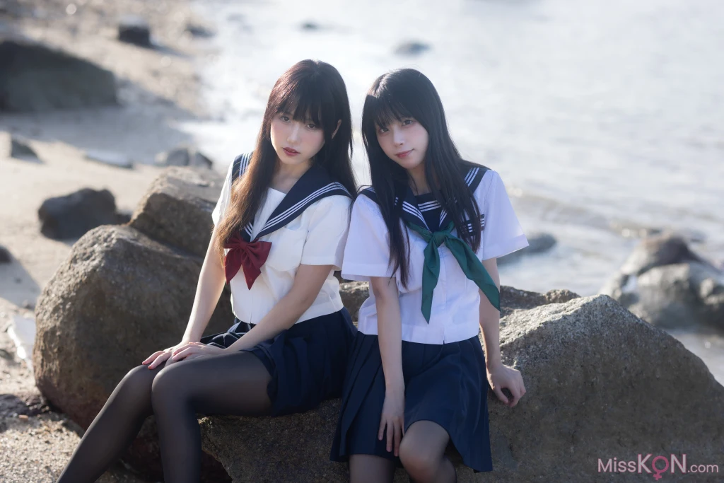 Coser@不呆猫 & 三無人型: 水手服百合黑丝 (51 photos ) 