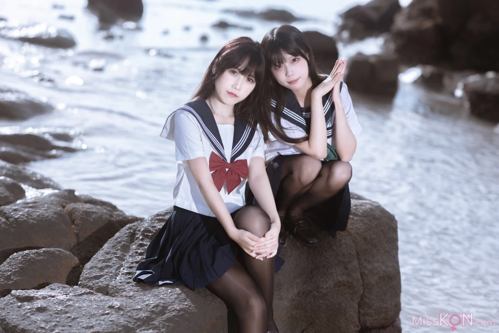 Coser@不呆猫 & 三無人型: 水手服百合黑丝 (51 photos ) 