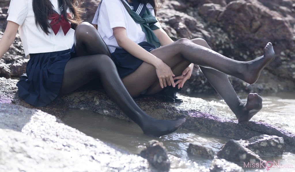 Coser@不呆猫 & 三無人型: 水手服百合黑丝 (51 photos ) 3 Coser@不呆猫 & 三無人型: 水手服百合黑丝 (51 photos ) 3