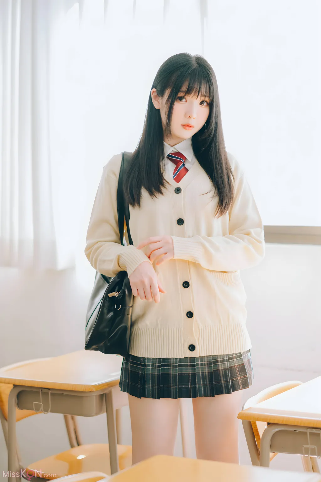 Coser@霜月shimo: DL版写真集 隣のサキュバス霜月さん！！Vol.01 (124 photos ) 