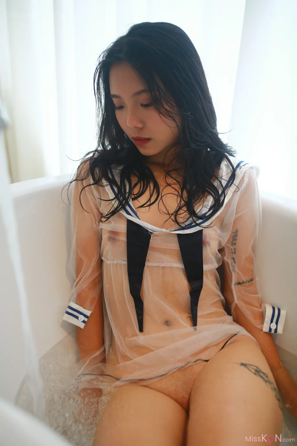 黄雅琪: 透视情趣JK装 (305 photos) 