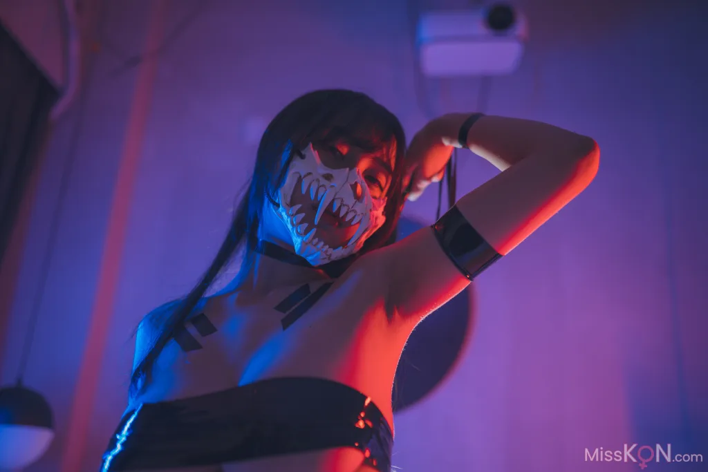 Coser@浅安安: 黑胶带 (44 photos) 