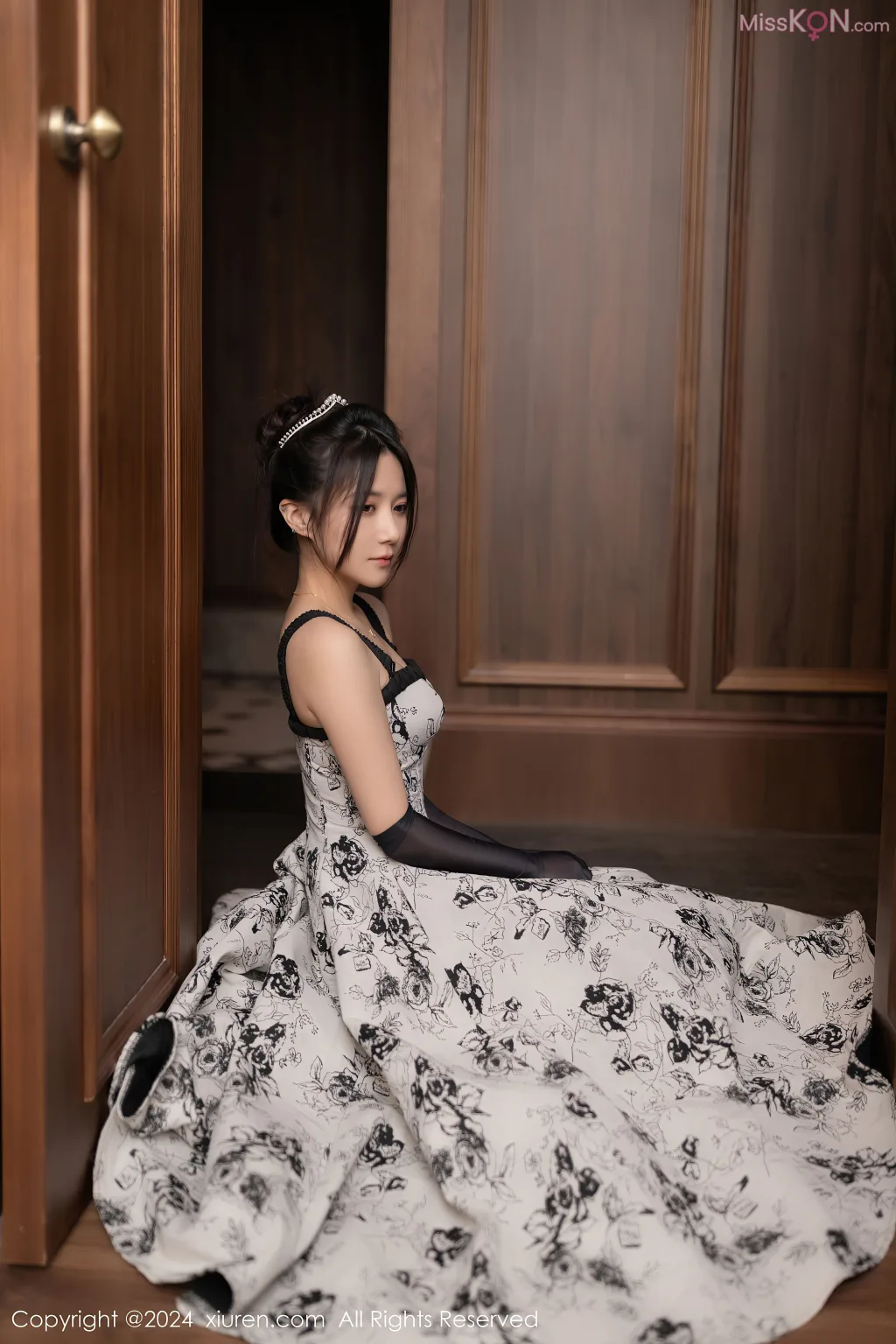 XIUREN No.8106 – 8115 (790 photos) 17 XIUREN No.8106 – 8115 (790 photos) 17