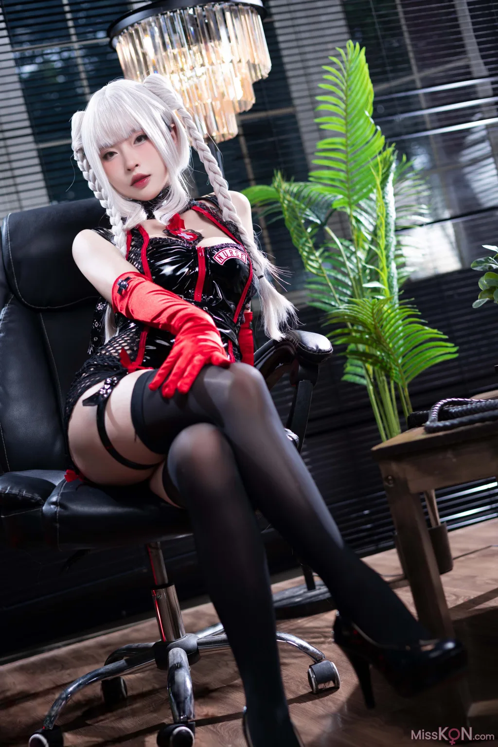 Coser@清水由乃: 白发护士 (57 photos ) 