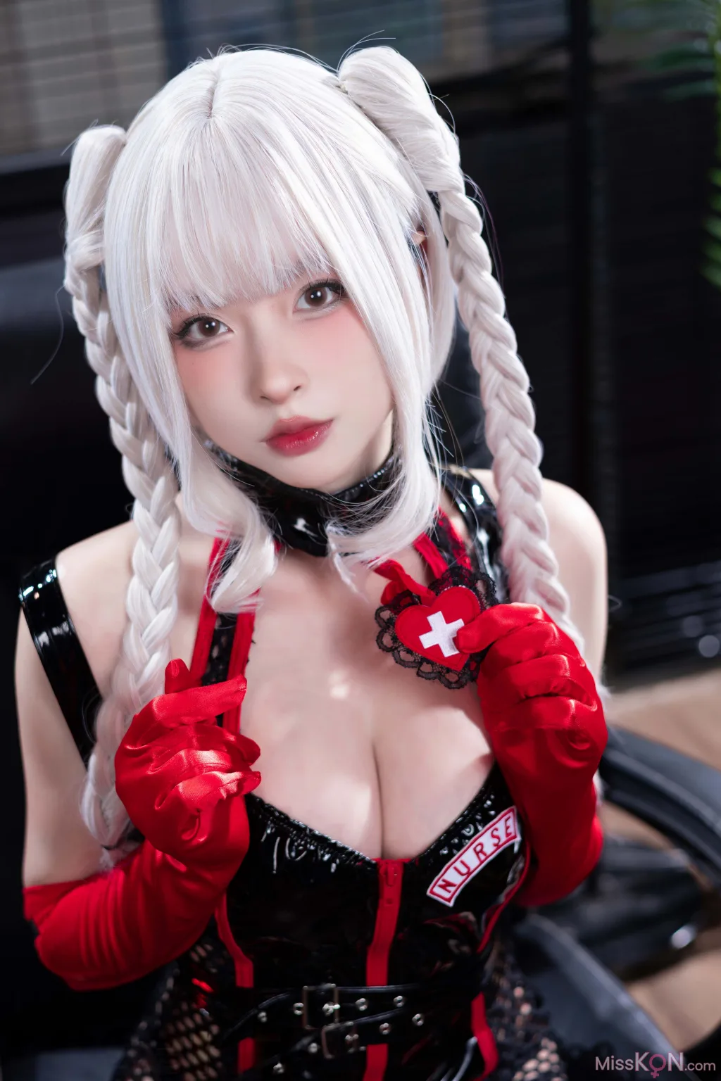 Coser@清水由乃: 白发护士 (57 photos ) 