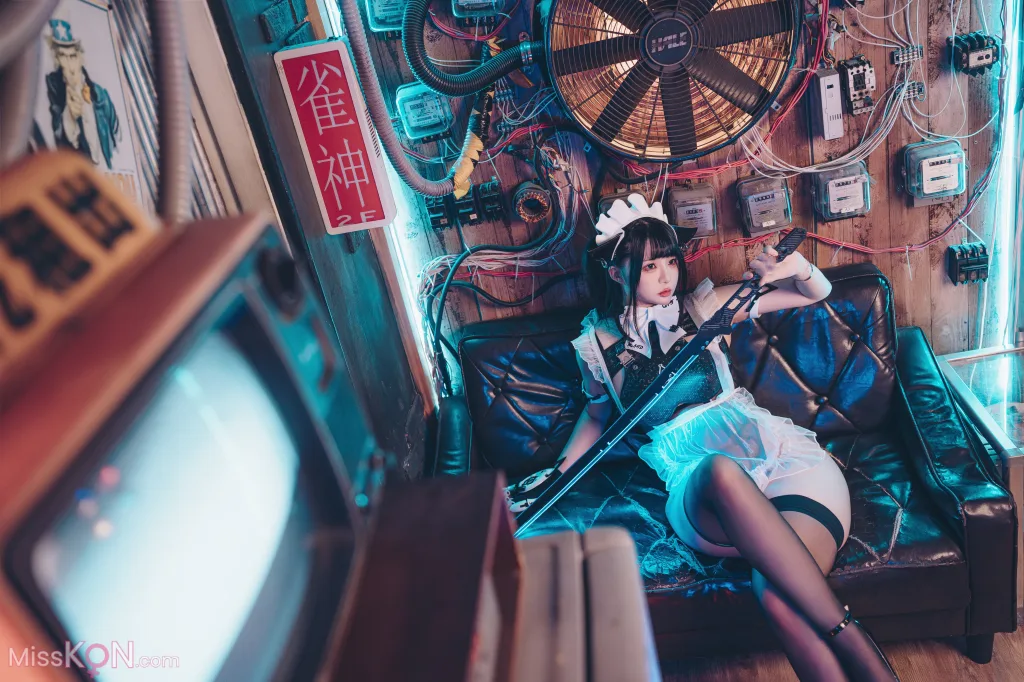 Coser@落落Raku: 8K 初音未来 FutureTone (51 photos) 